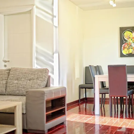 A Bright Modern In شقة