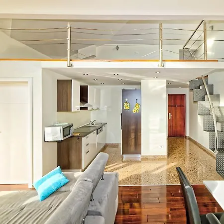 A Bright Modern In أوماغ